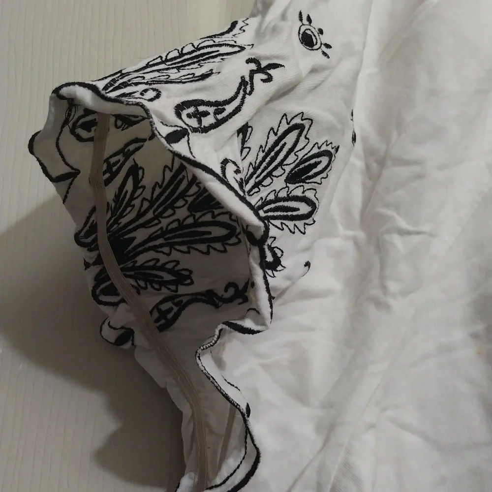 Fashion Bug Essentials white with black embroidery Boho blouse size 4x - Picture 2 of 5